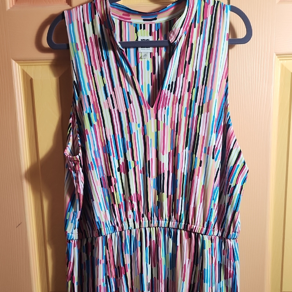 Sleeveless V-Neck Multicolor Print Women’s Dress